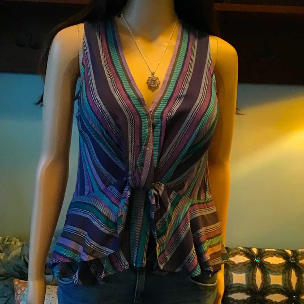 COLORFUL TWIST FRONT PEPLUM TOP - Picture 5 of 8